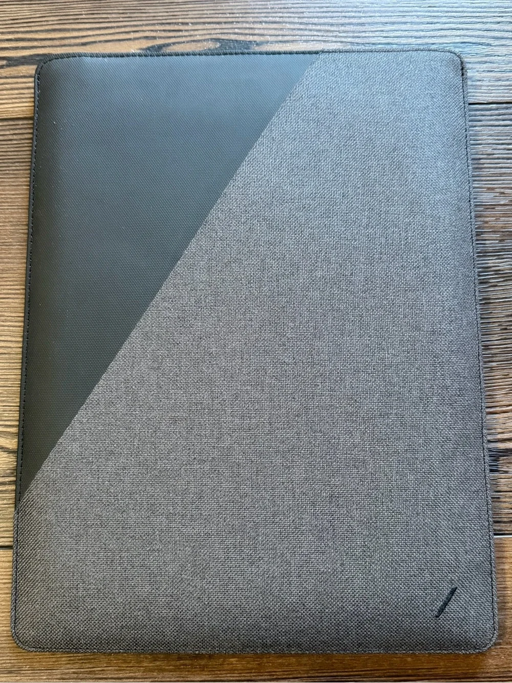 Native Union sleek grey